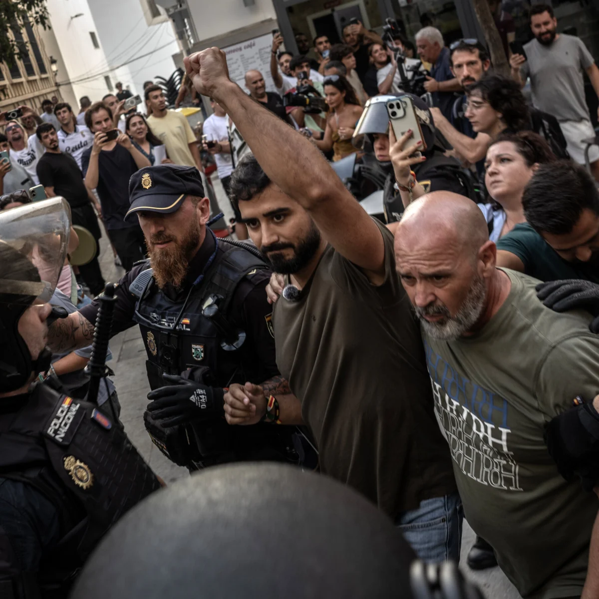 Far-Right Leaders Press for Migrant Expulsions in Ceuta
