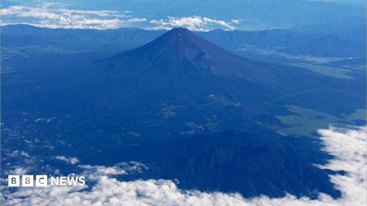 Father leaves 7-year-old son alone on Mount Fuji to continue hike