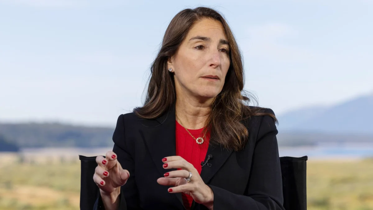 Fed Official Urges Immediate Rate Increases to Combat Inflation