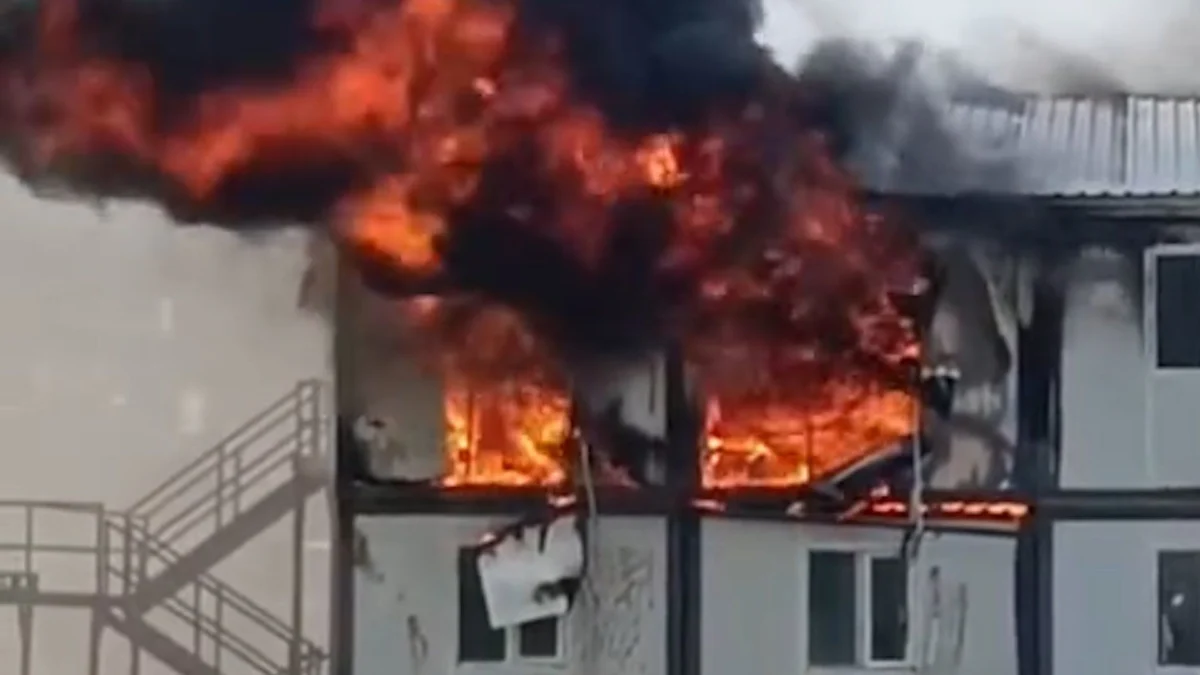Fire breaks out at earthquake housing site in Turkiye