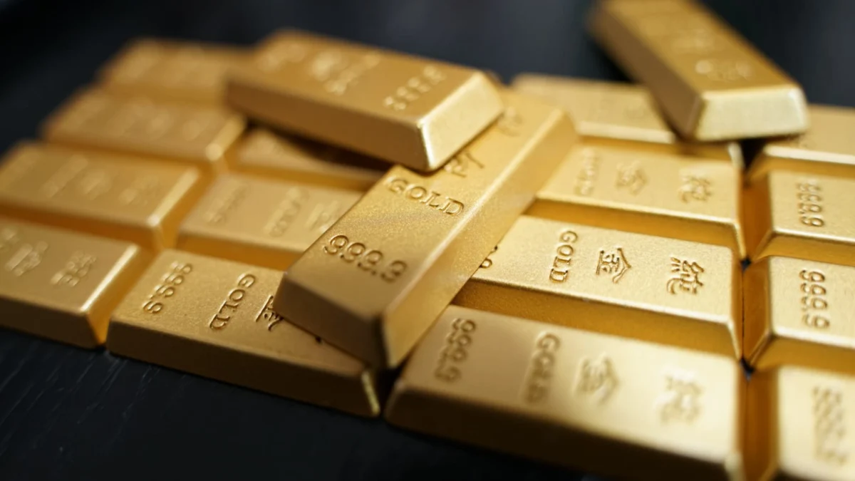 Gold prices hit three-month high amid dollar drop, Treasury buyback plans