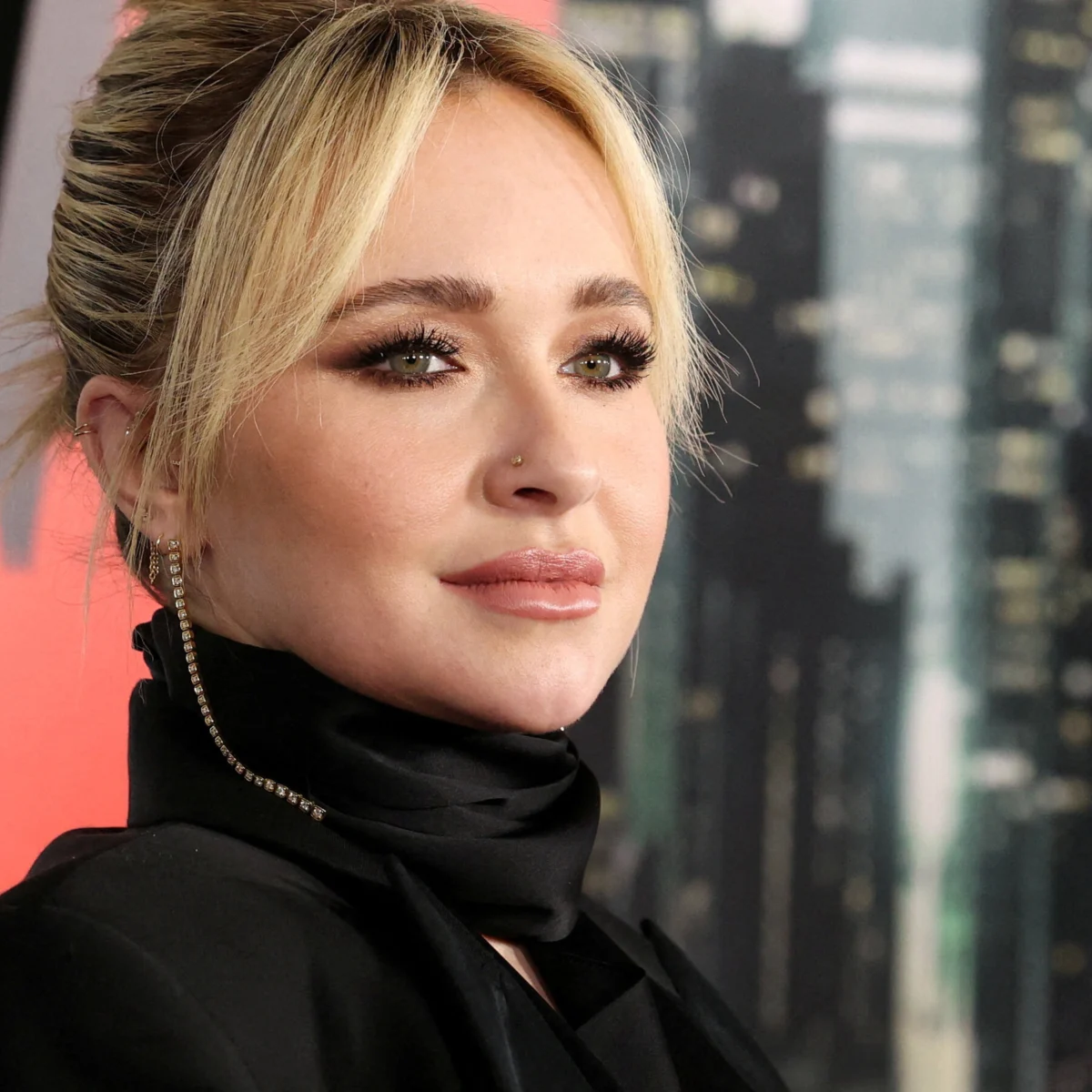 Hayden Panettiere in Cardiac Arrest During 911 Response