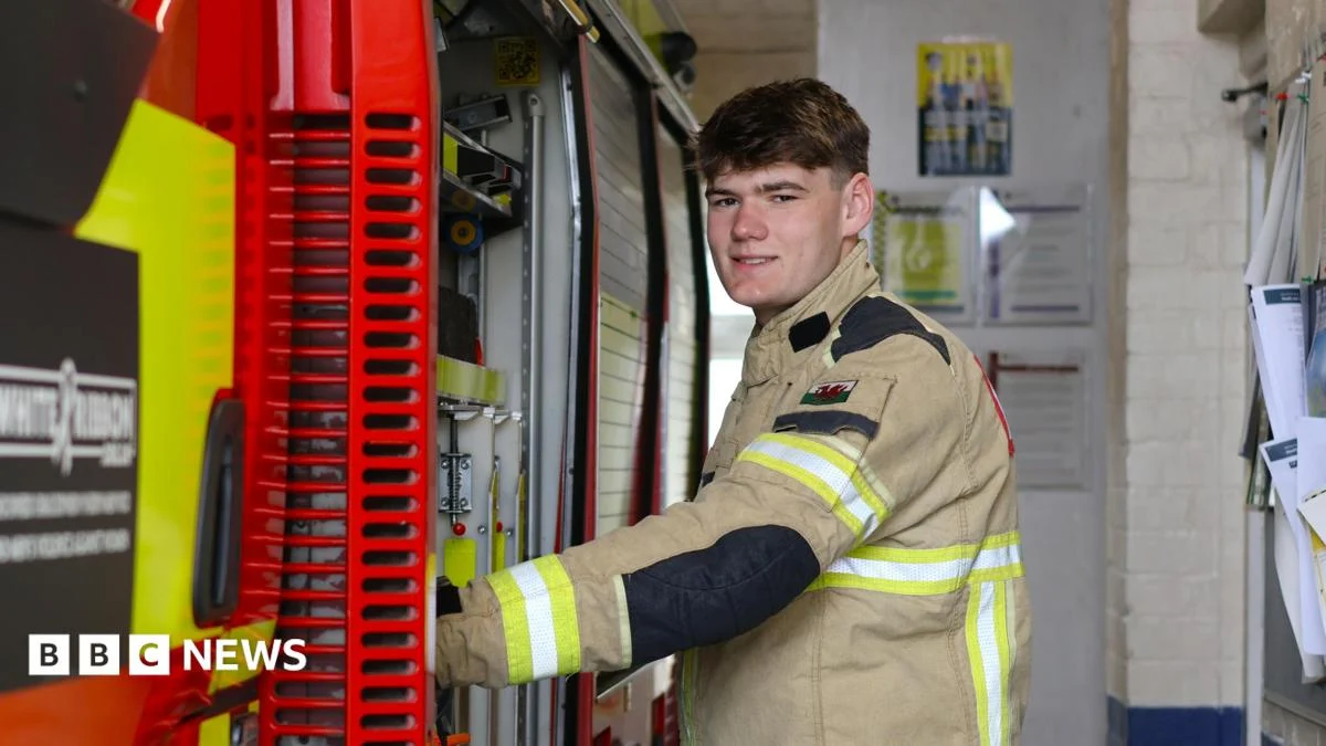 Student fights wildfires while awaiting A-level results