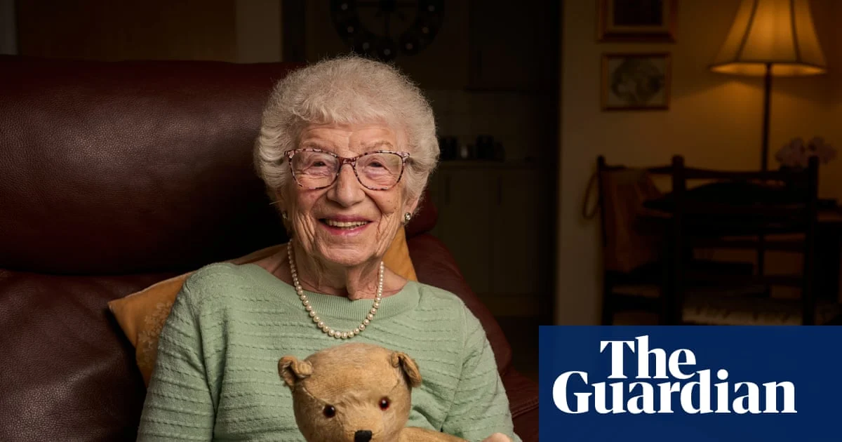 Kindertransport centenarian revisits site of family separation