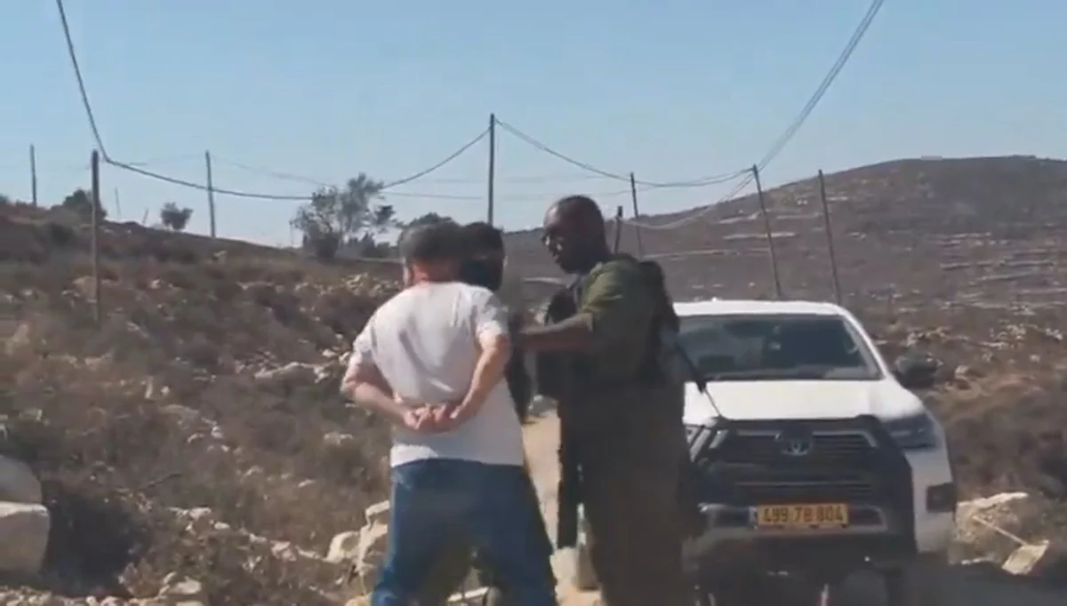Israeli Soldiers Block Knesset Member from Besieged Palestinian Home