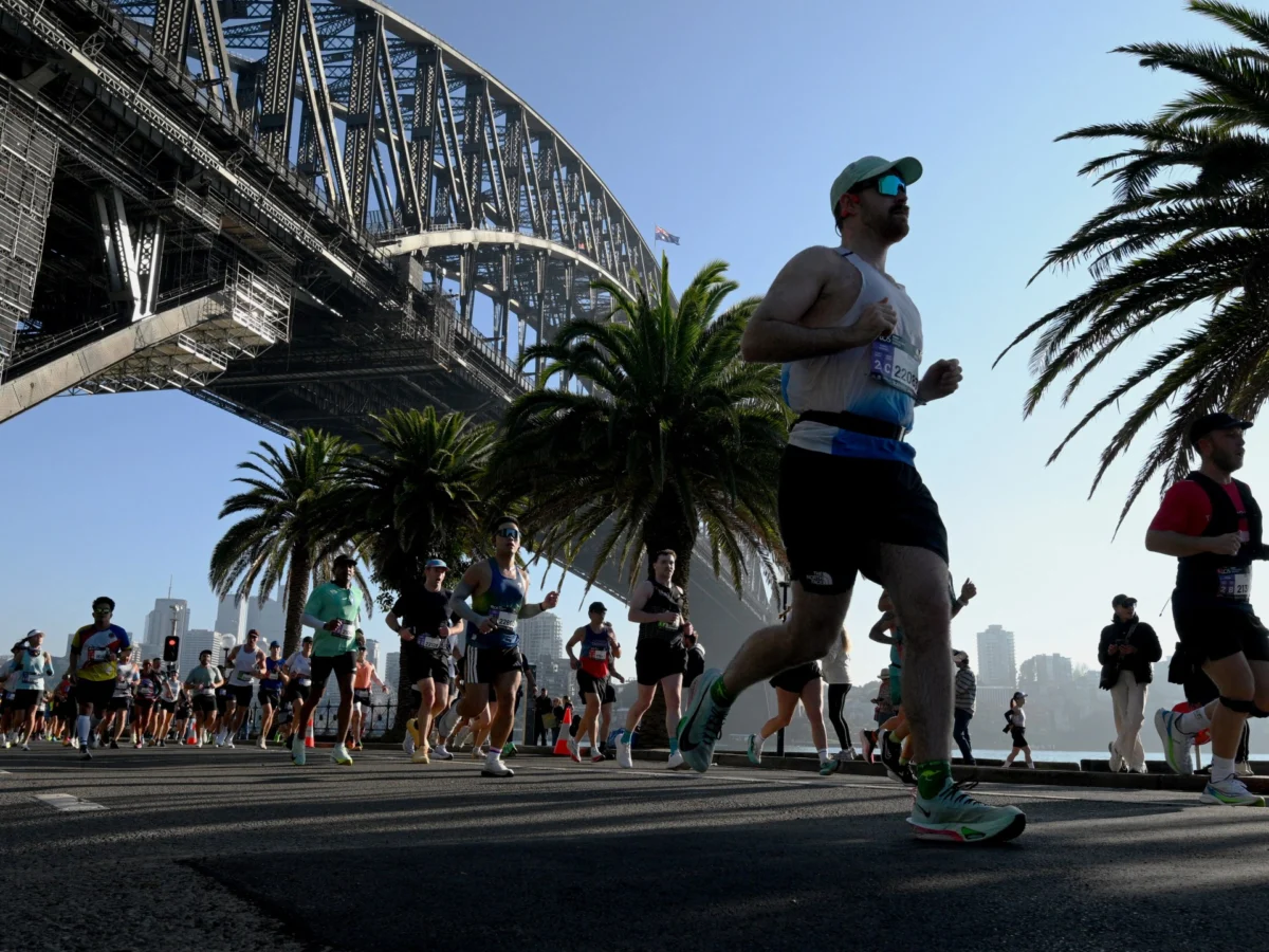 Israeli soldiers run in Sydney Marathon amid protests