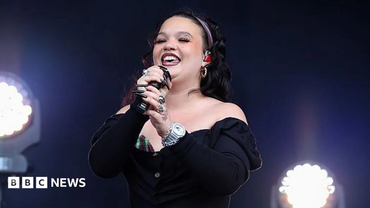 Lola Young Returns to Stage with Surprise Reading Festival Set