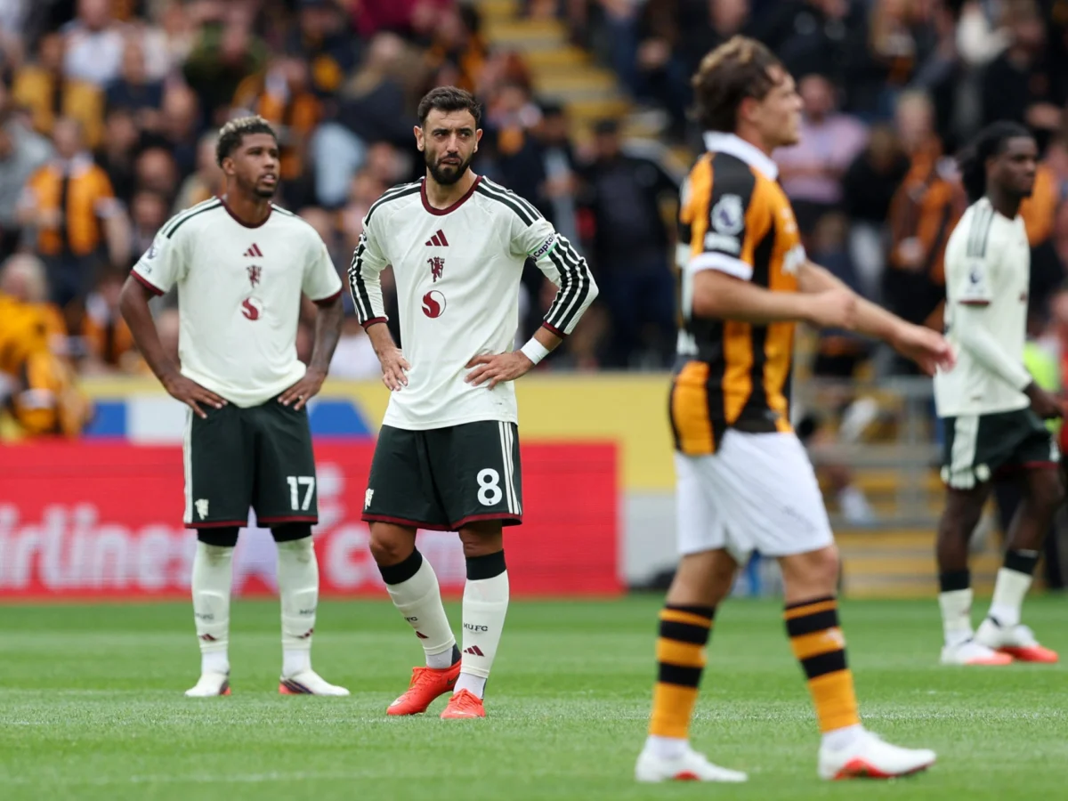 Manchester United Lose Opening Premier League Match to Hull City