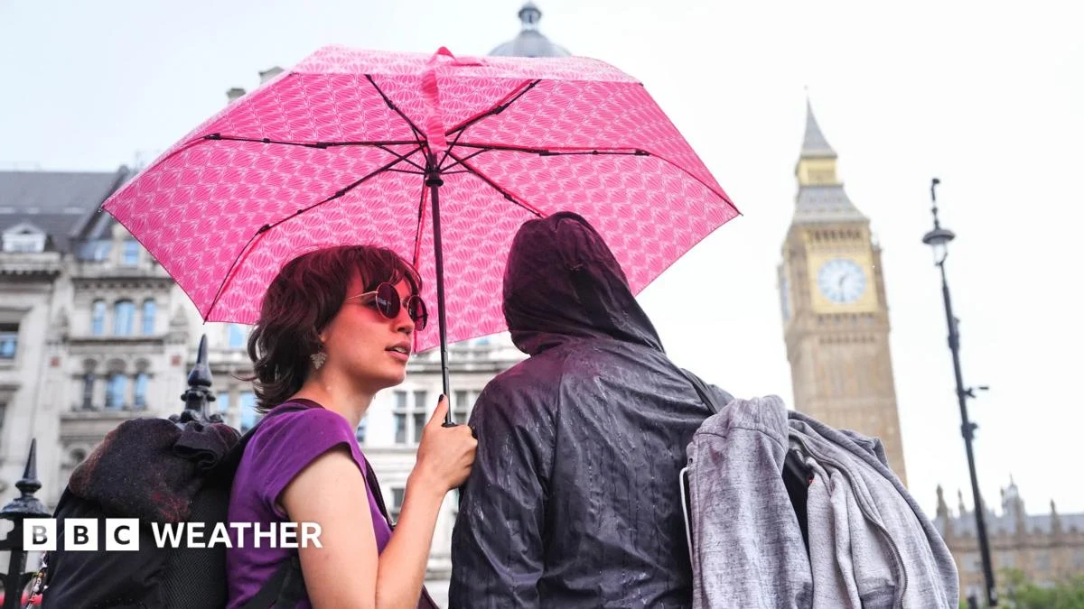 UK thunderstorm warnings issued as rain continues