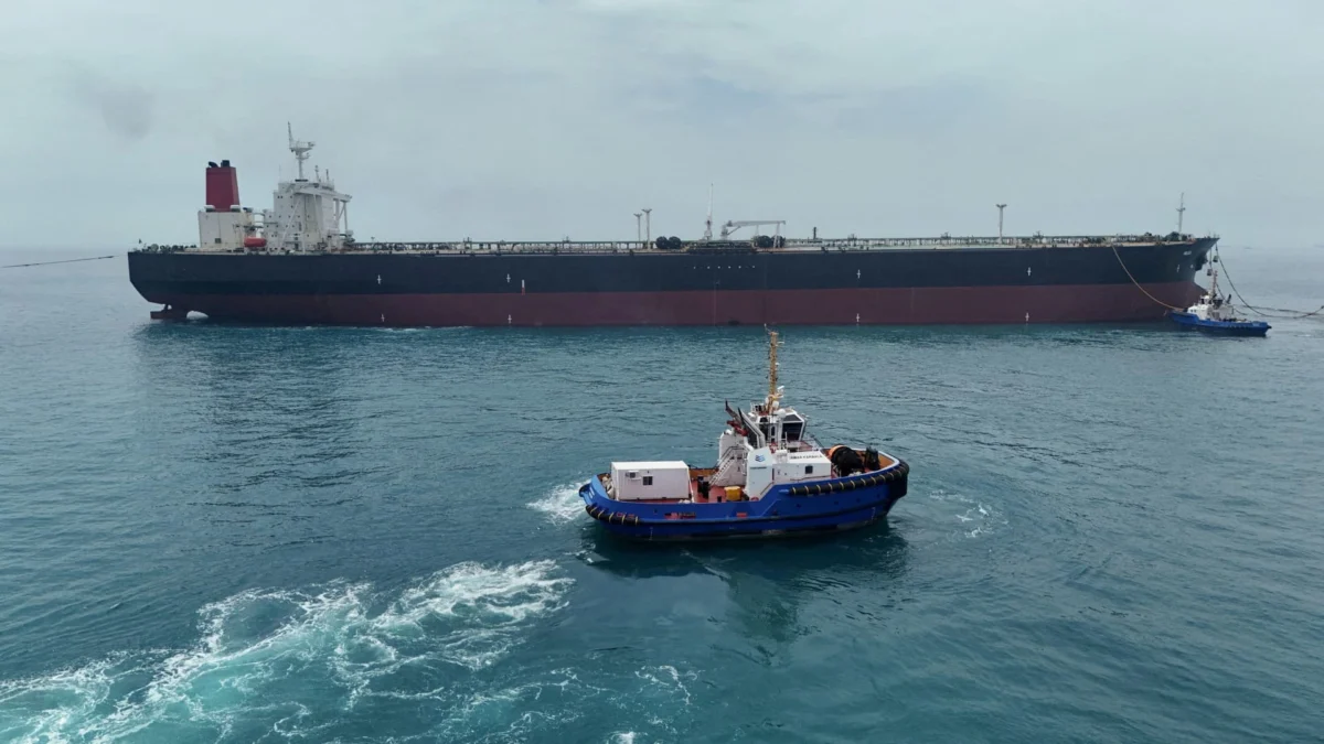Oil prices fall ahead of new U.S. sanctions on Iran