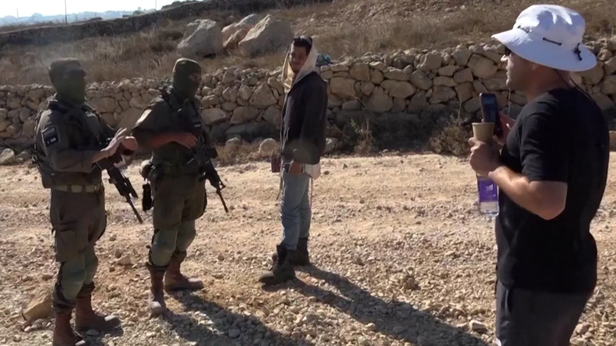 Palestinian-American confrontation at besieged home