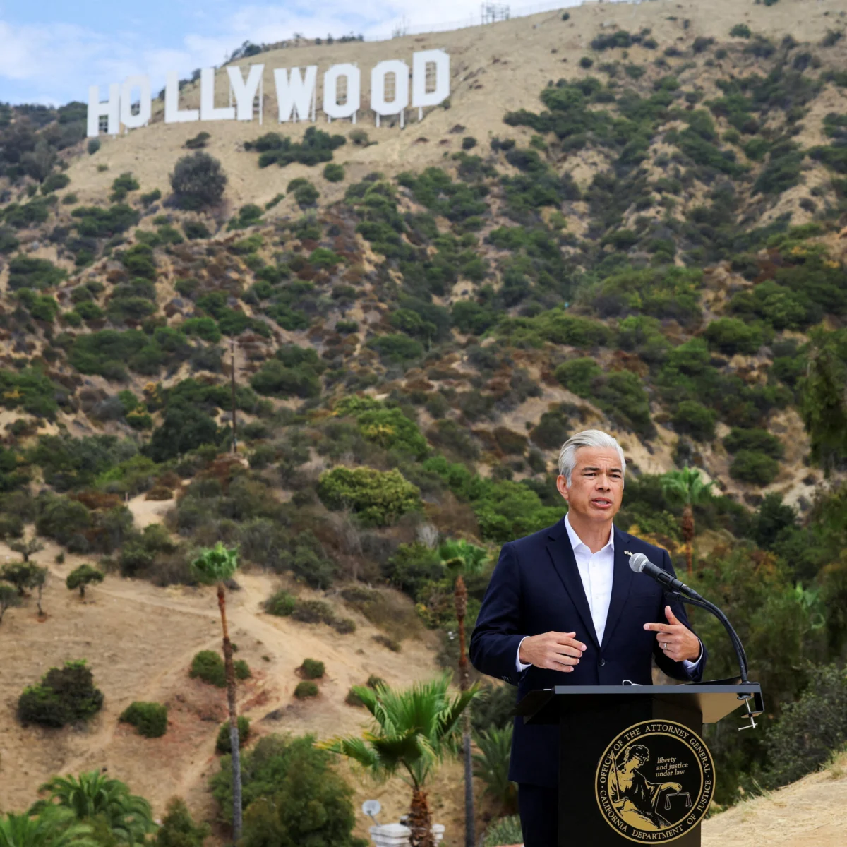 Paramount and California to Hold Preliminary Talks on Warner Bros. Deal