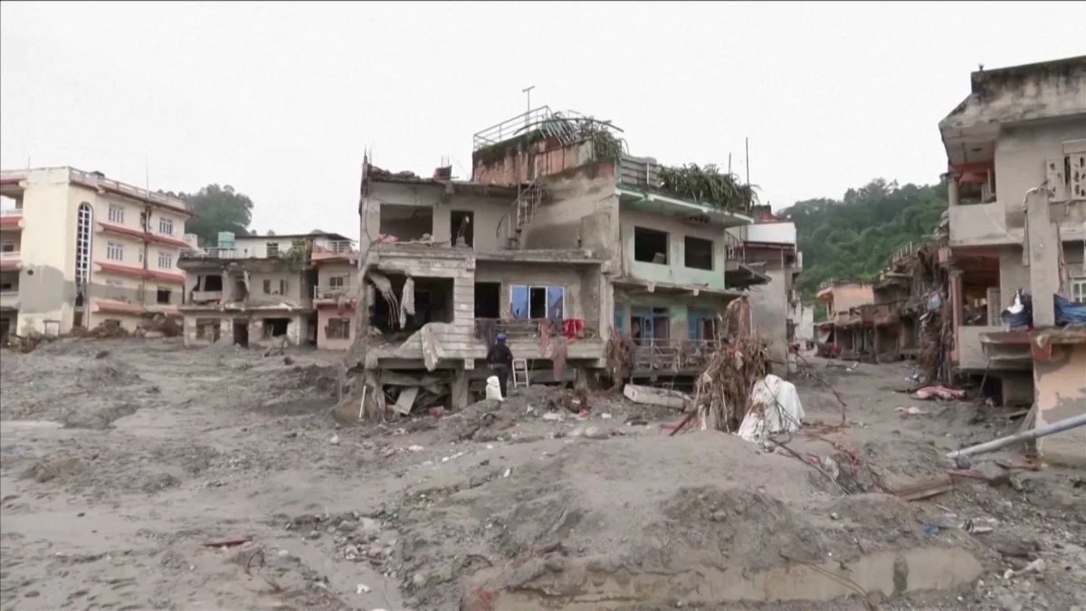 Nepal flood survivors return to damaged homes