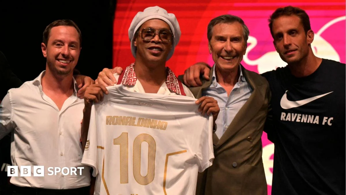 Ronaldinho aims for 300th goal in comeback at 46