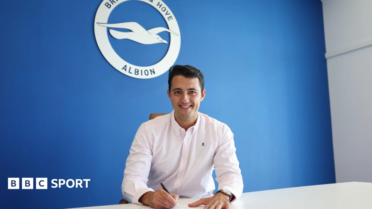 Arturo Ruiz appointed Brighton women’s head coach after Vidosic exit