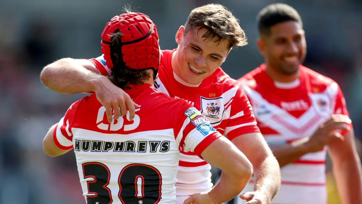 St Helens keep Super League play-off hopes alive with win over Castleford