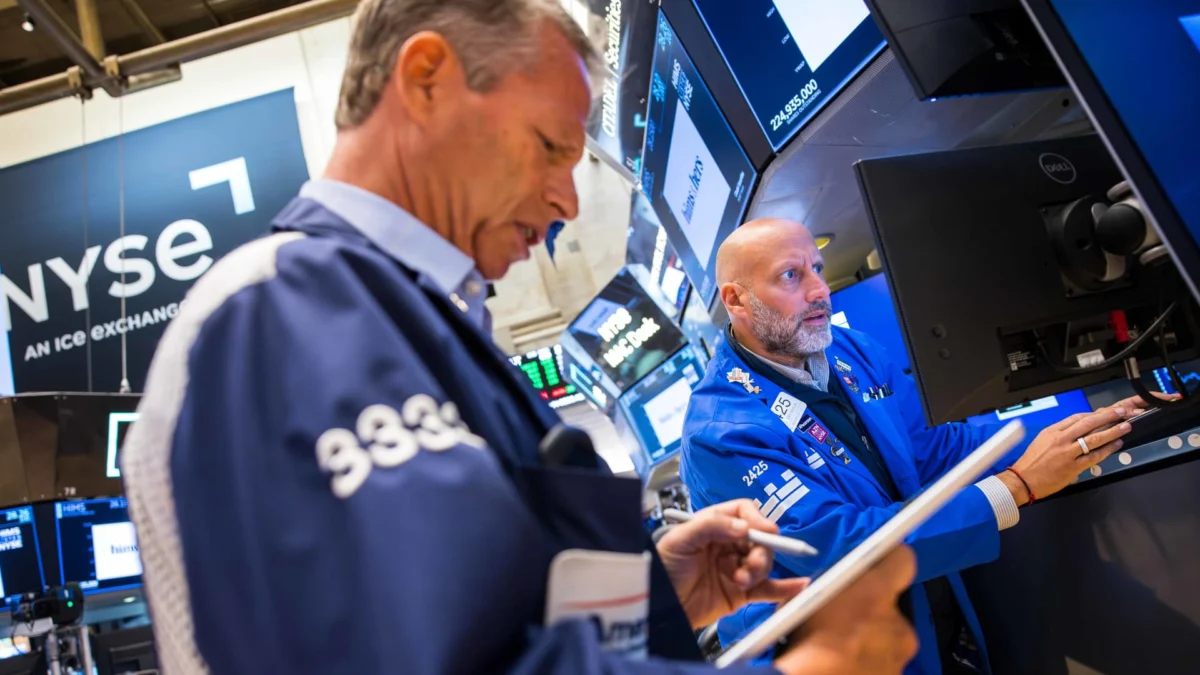 S&P 500 dips slightly after PCE report shows elevated inflation