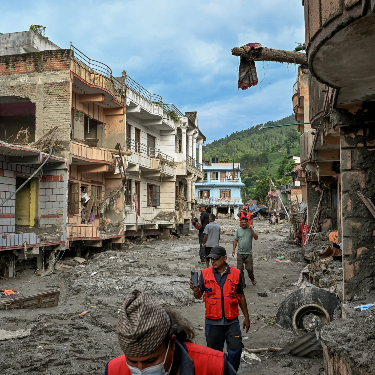 Search Continues for 2,400 Missing in Nepal Floods