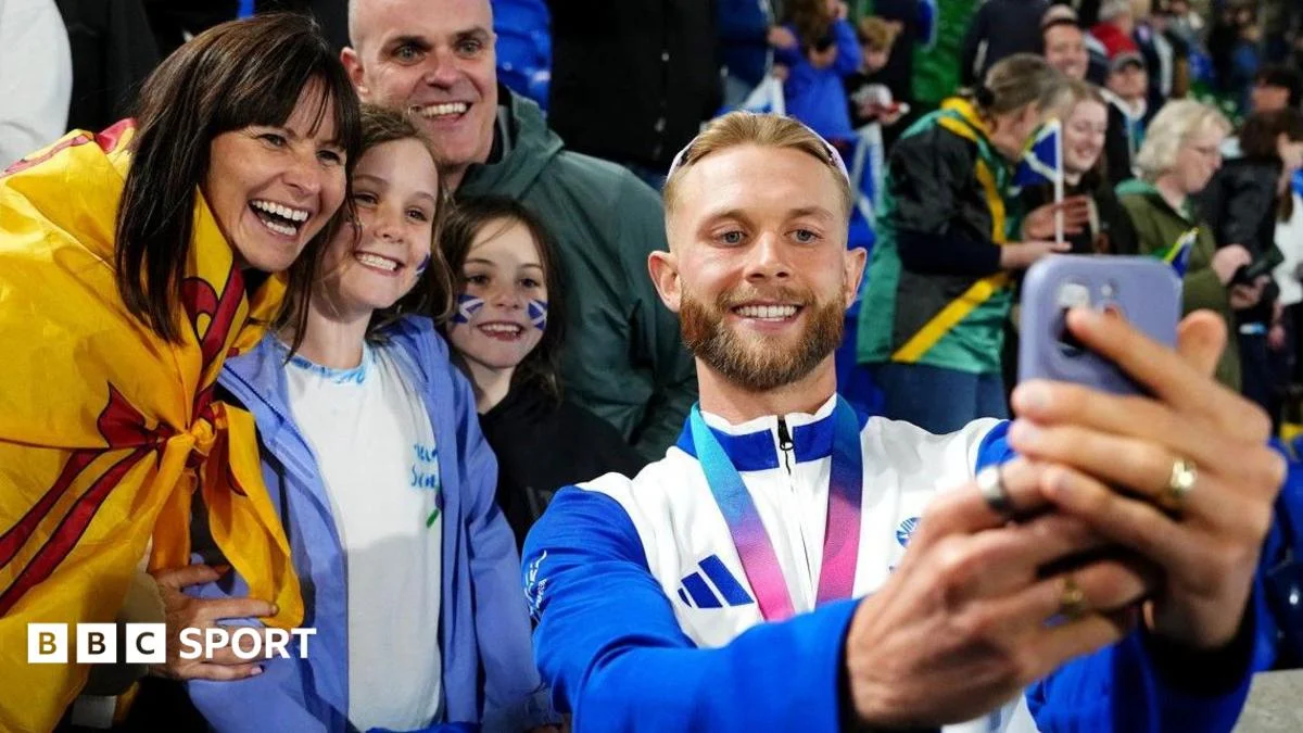 Josh Kerr revels in Glasgow Games through selfies and social media