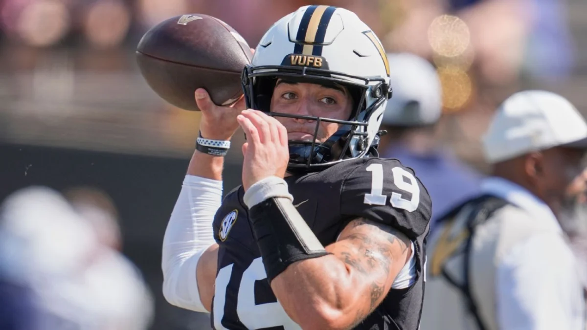 Vanderbilt to start Berlowitz at QB in opener; Curtis will play