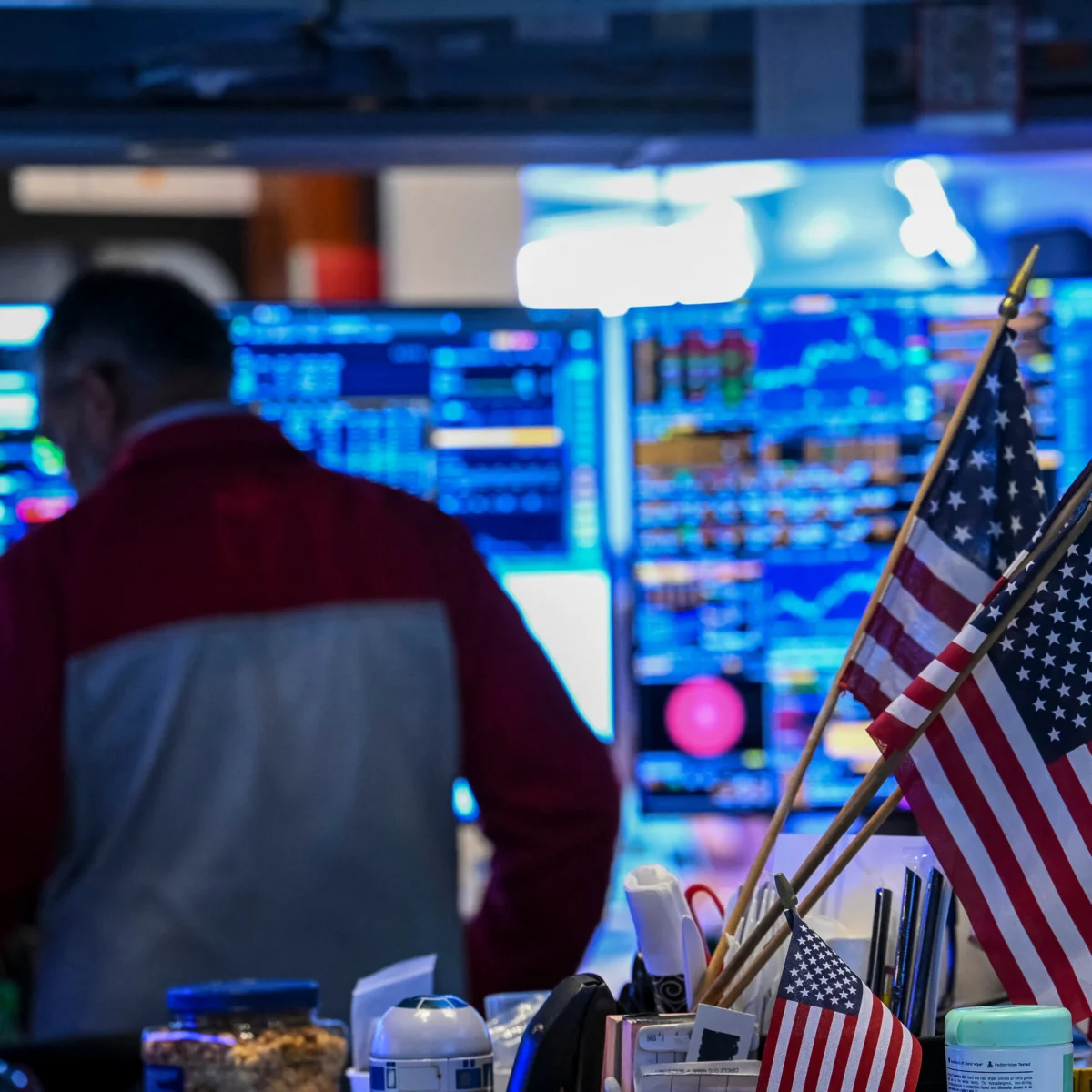 Stock Trading in Congress Sparks Midterm Campaign Attacks