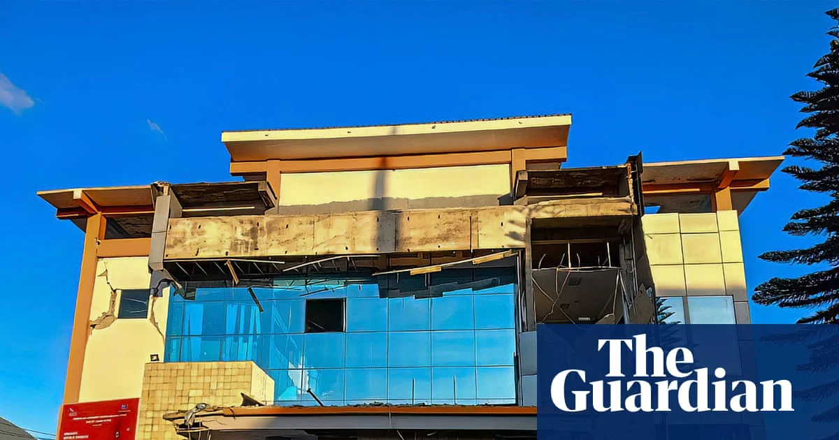 7.7-magnitude earthquake hits eastern Indonesia, kills two