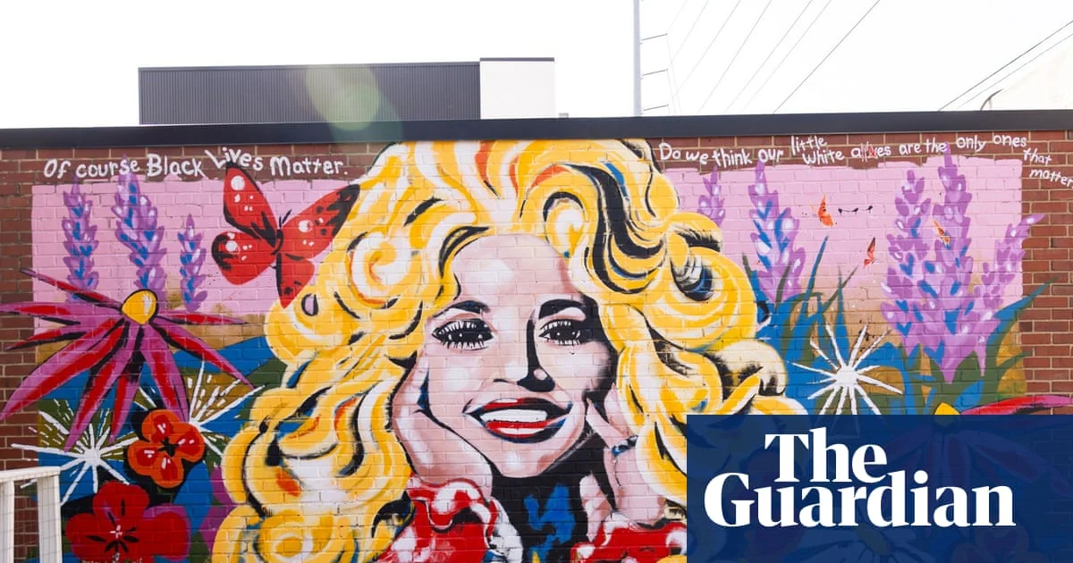 Tennessee governor backs renaming Nashville airport for Dolly Parton