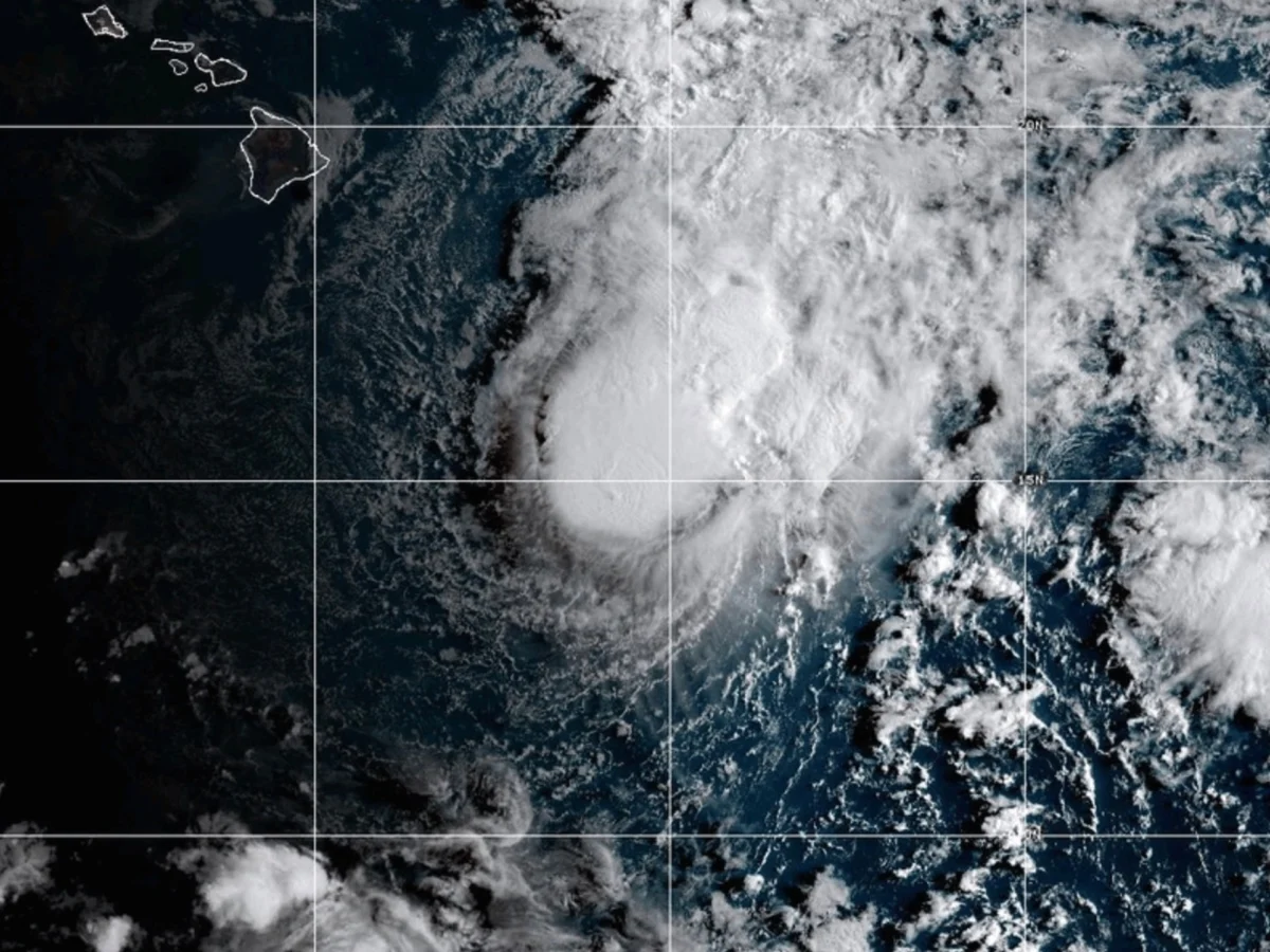 Tropical Storm Moke approaches Hawaii with heavy rain, strong winds