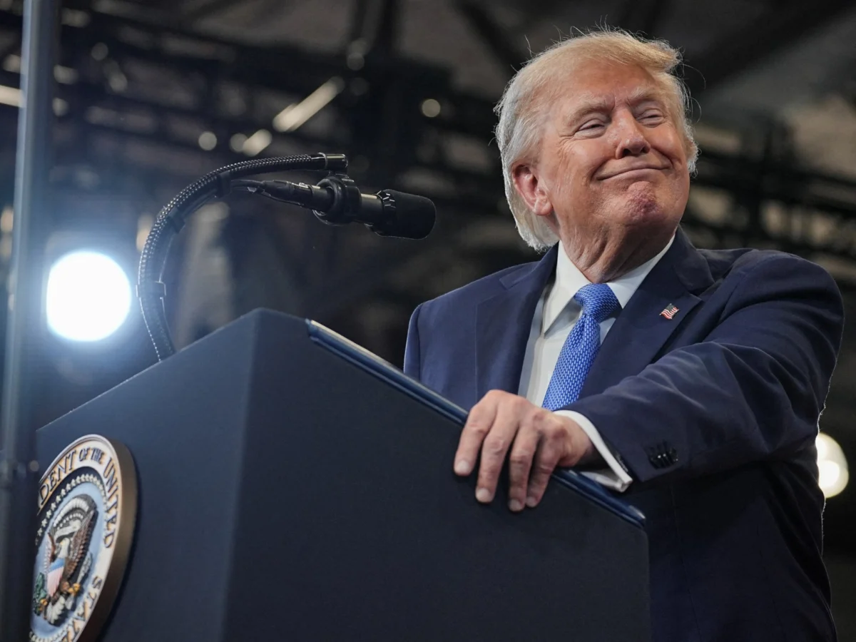Trump Threatens to Make Strait of Hormuz US Territory