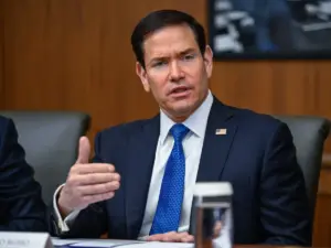 US says deal to reopen Hormuz Strait is close amid Iran-Oman talks