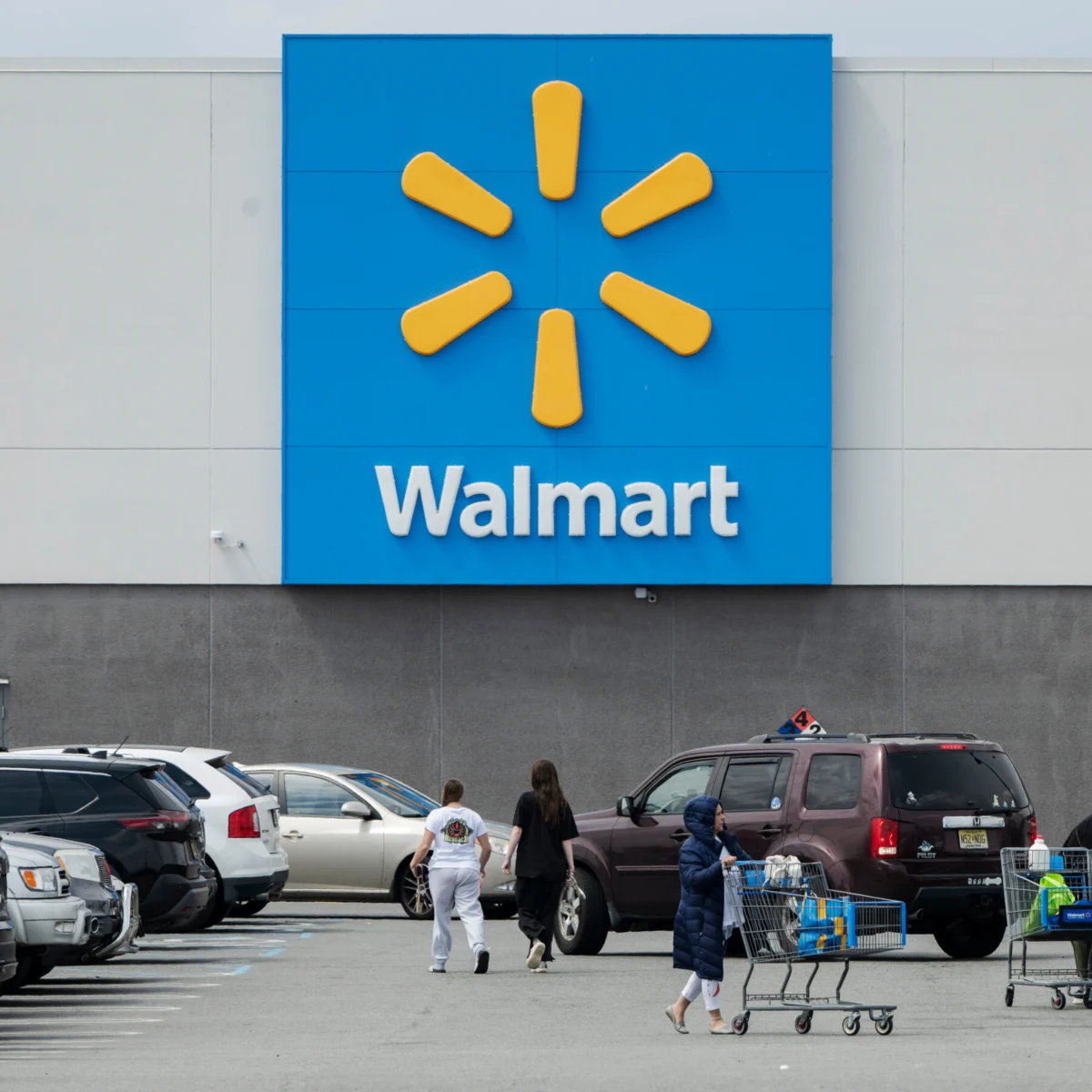 Walmart Reports Slowest Sales Growth in Years