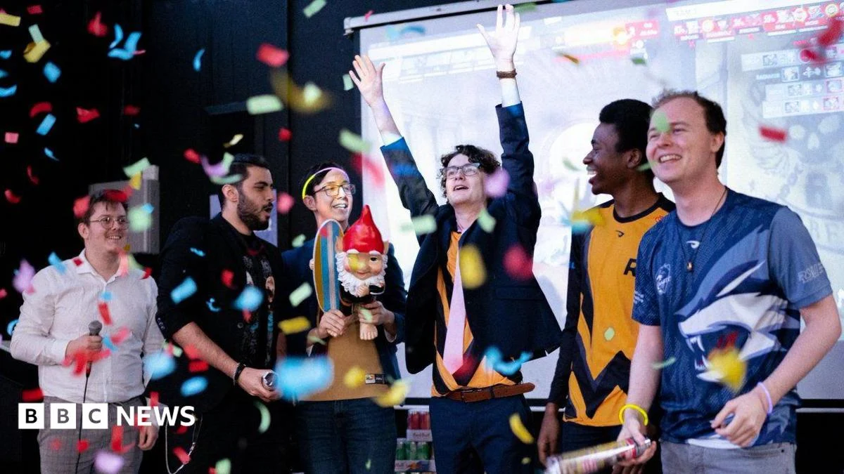 Students Paid £2,000 to Play Esports at Roehampton University