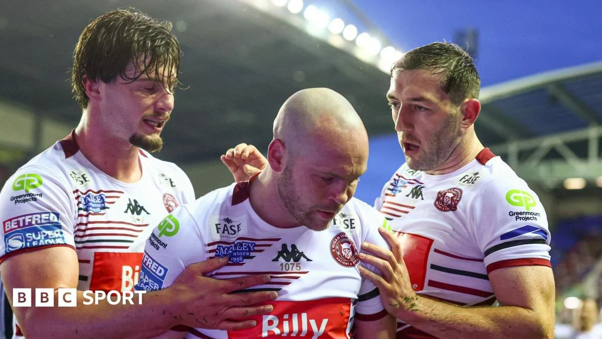 Wigan Warriors top Super League after thrashing Hull KR
