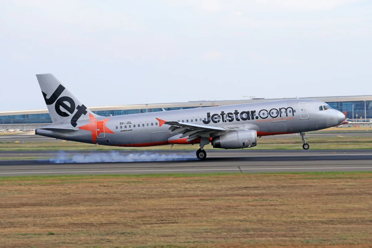 Airlines Revive Grounded Jets but Face Engine Cost Challenges