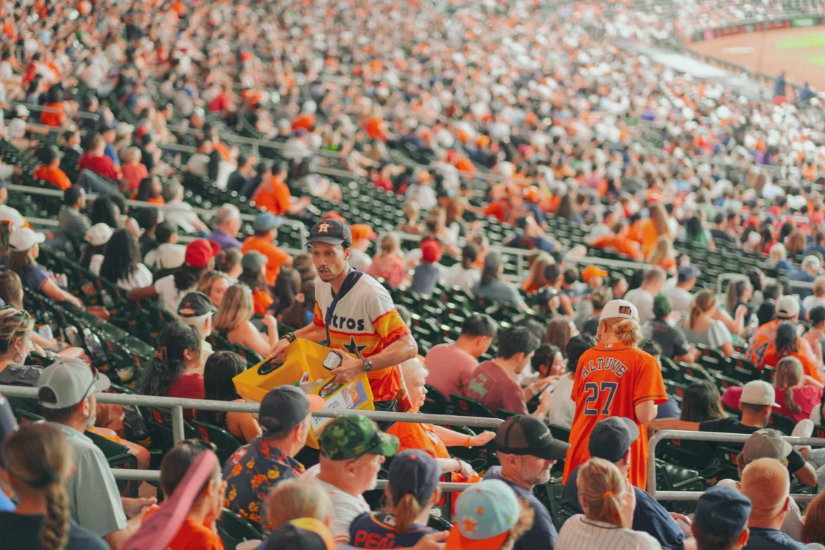 Astros aim to continue momentum against Giants