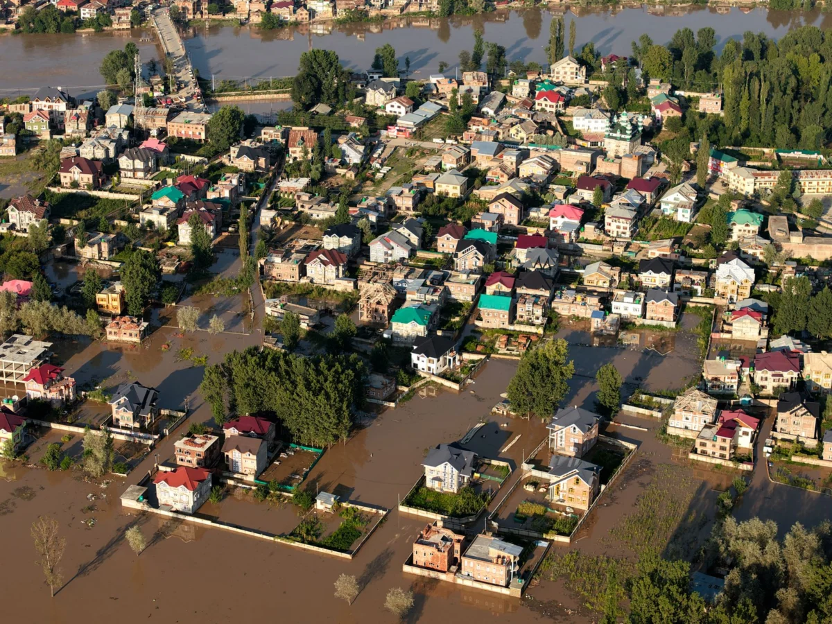 Hundreds missing after Nepal-Tibet border flood