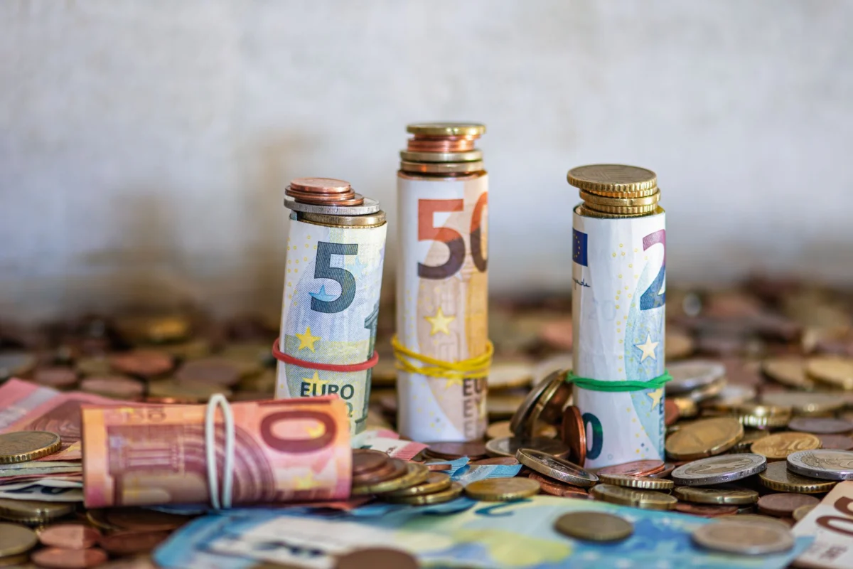 EM Investment Flows Turn Positive as Equity Exodus Slows