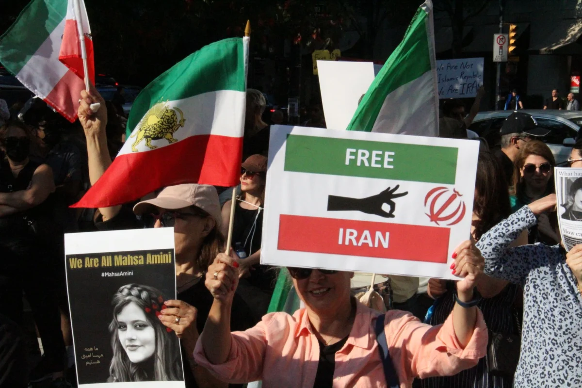Iran Threatens Offensive in Strait of Hormuz if US Diplomacy Fails