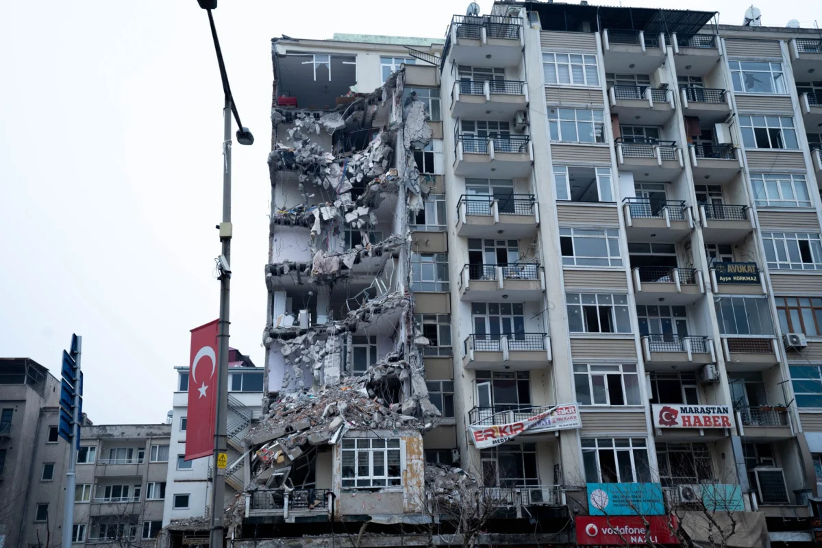 Moderate earthquake injures over 30 in Tokyo region