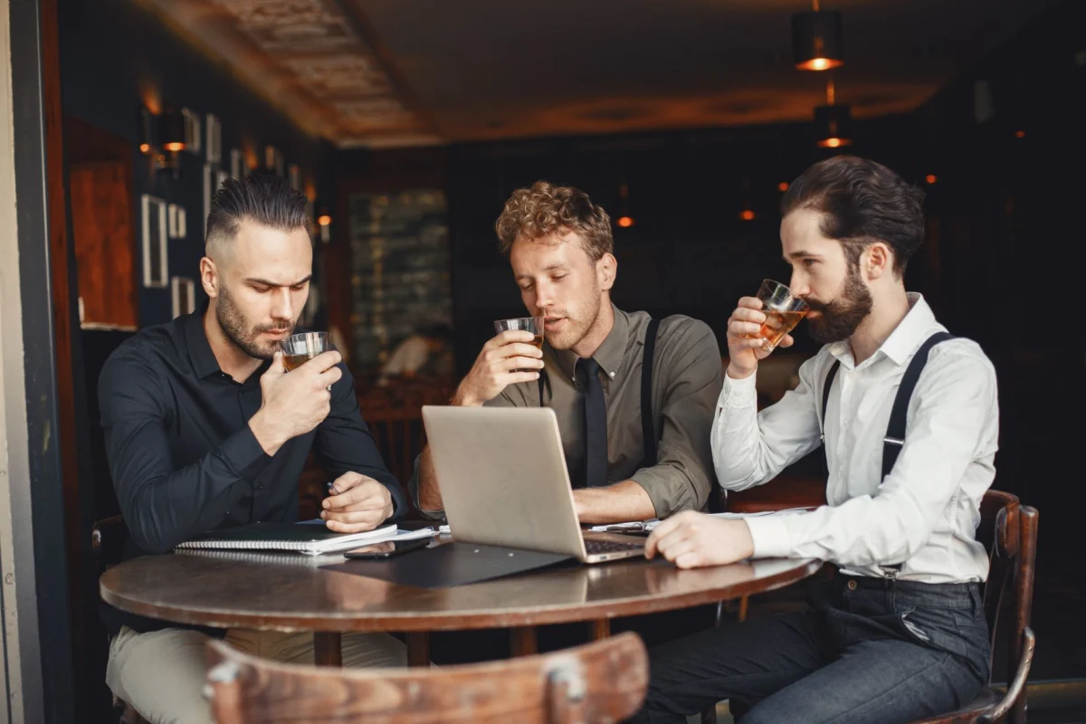 UK Pub Owners, Politicians Criticize Vertical Drinking Limits