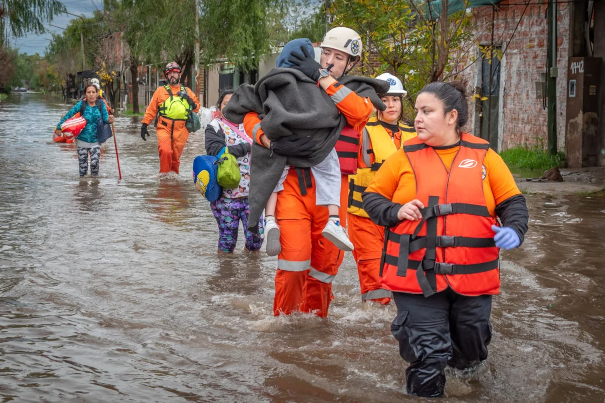 Himalayan disaster death toll nears 800 as rescuers battle floods