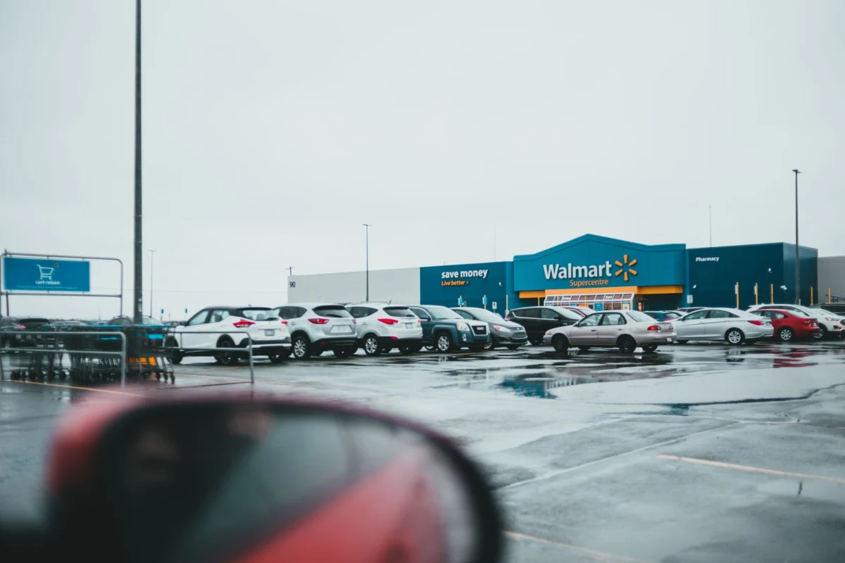 Walmart sees slowest sales growth in 6 years