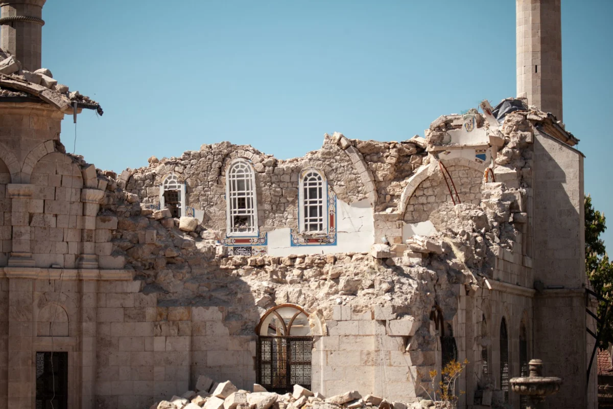 Yemen Attacks Houthis, Turkey Approves Kurdish Peace Bill