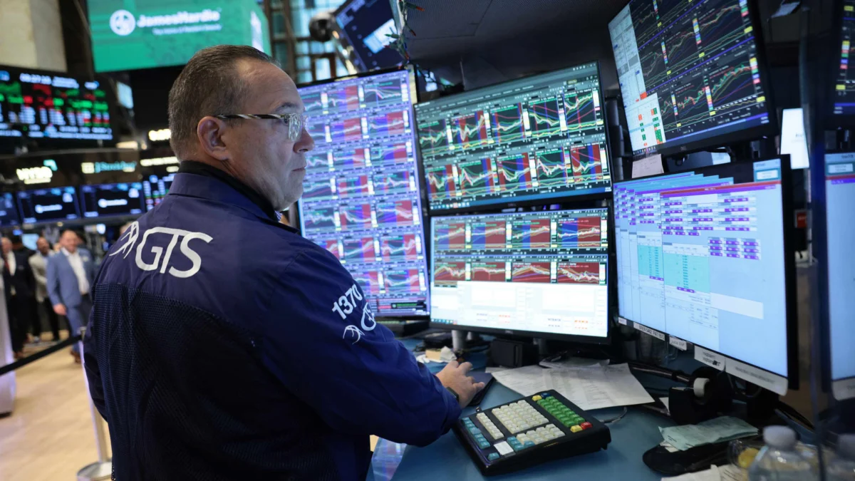 10-Year Treasury Yield Falls Below 5% as Traders Await Fed Comments