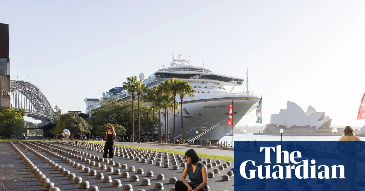 Ai Weiwei Unveils 40-Metre Mushrooms Sculpture On Sydney Harbour