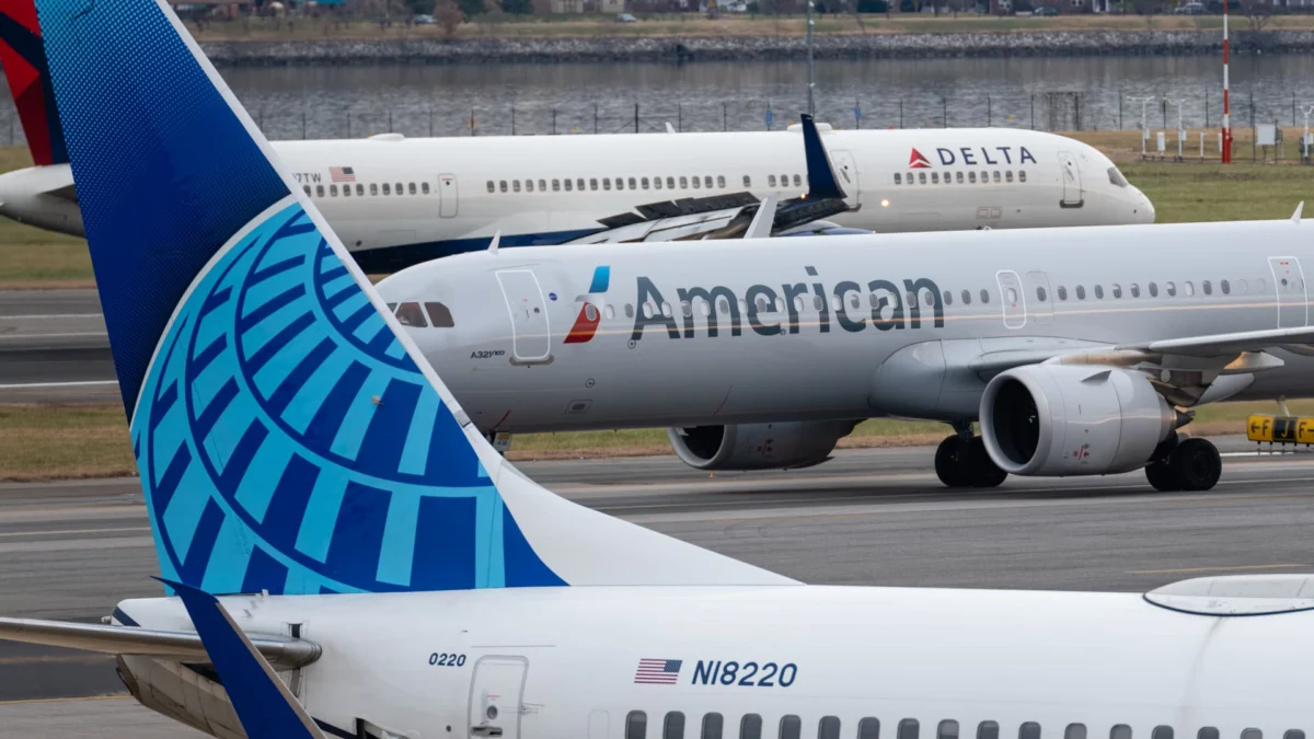 Airlines Waive Change Fees as Northeast Braces Nor’easter