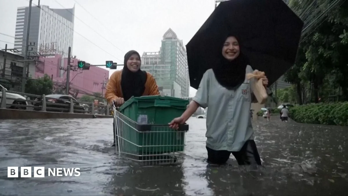 Bangkok Declares Disaster As Heavy Rains Spark Flooding