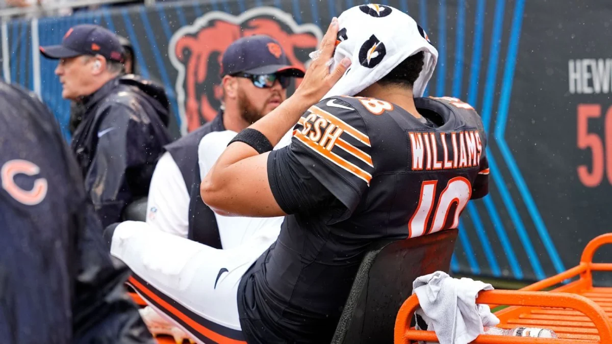 Bears QB Williams Leaves Game With Hamstring Injury