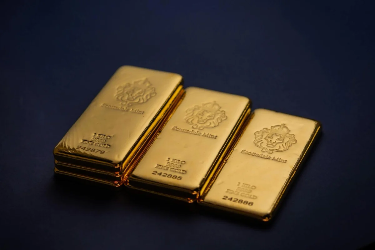 Bitcoin Outperforms Gold as $100,000 Surge Remains in Play