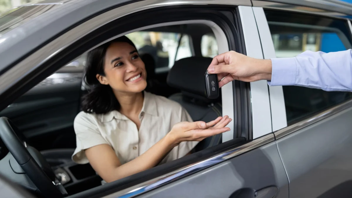 Comparing credit cards with rental insurance and lounge access